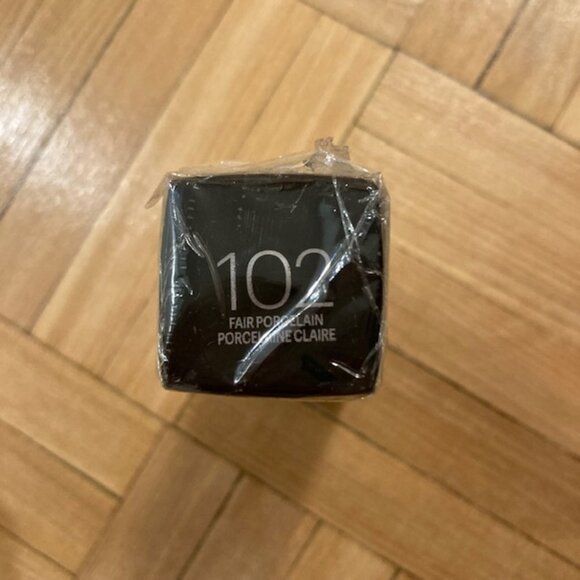 Maybelline Fit Me! Matte + Poreless Foundation 102 Fair Porcelain - Picture 2 of 2